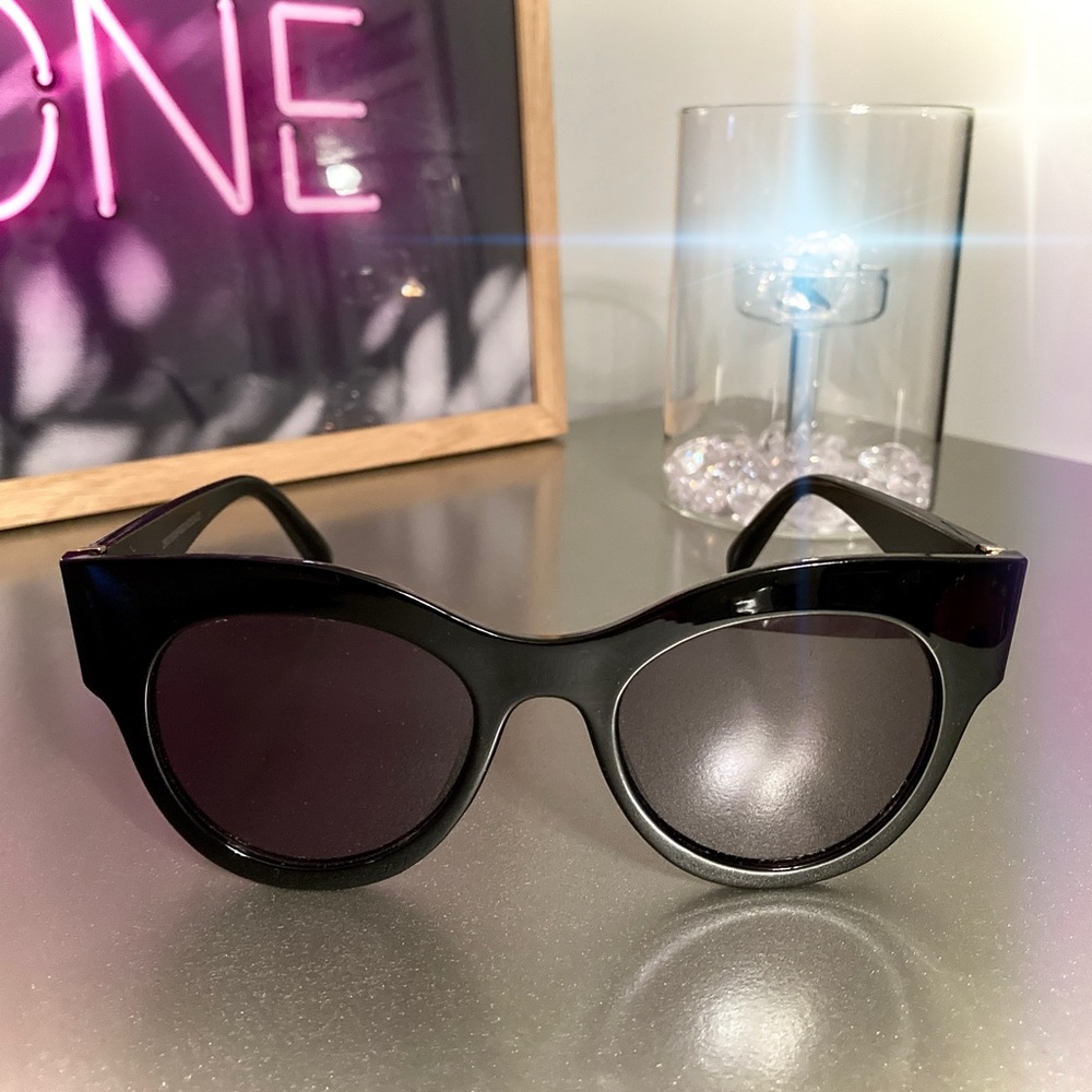 🕶️ NEW NWOT Oversized Sunglasses Plastic Frame Gold Detail Round